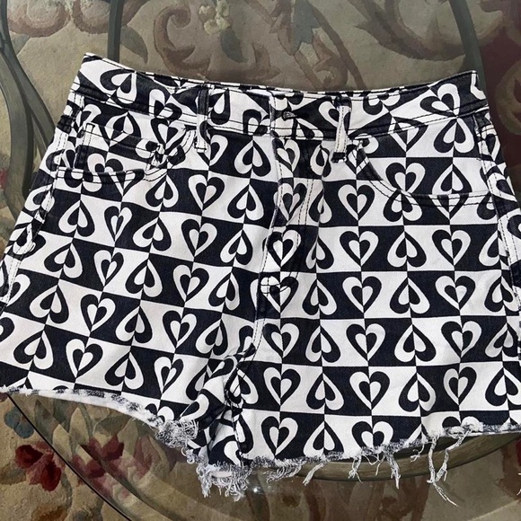 black & white printed heart shape skate shorts denim cute RSQ x Tillys bottoms - Picture 7 of 11